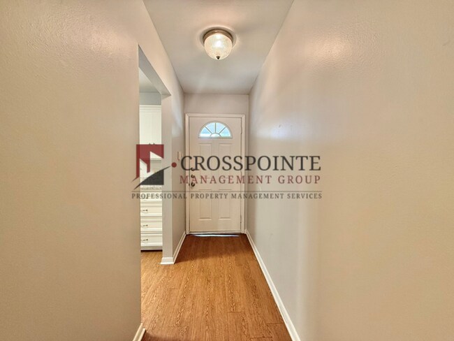 Foto del edificio - 3 Bedroom, 2 Bathroom Duplex!