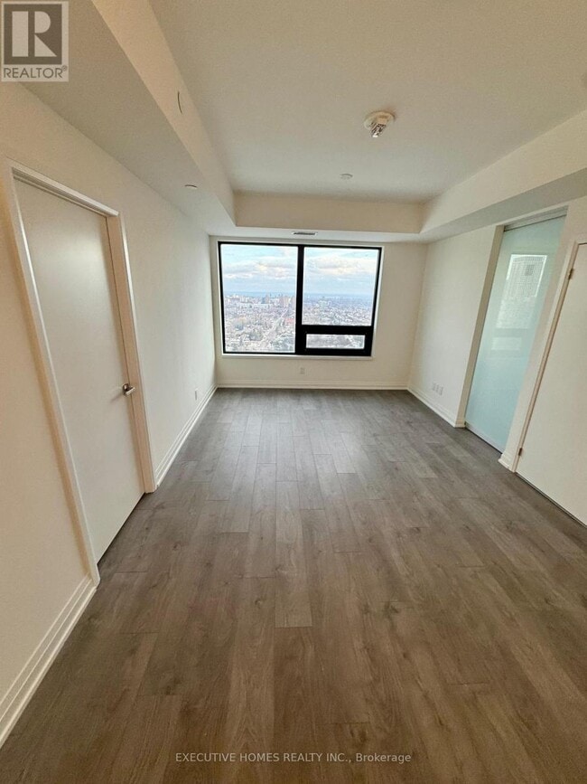 Photo du bâtiment - 4015 The Exchange