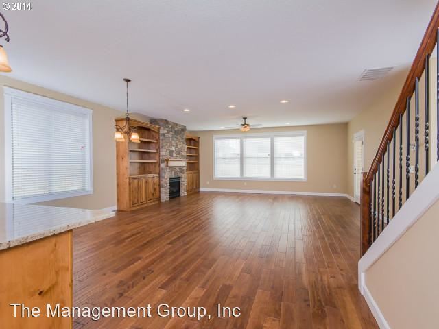 Building Photo - 3 br, 2.5 bath House - 2605 NE 51st Street