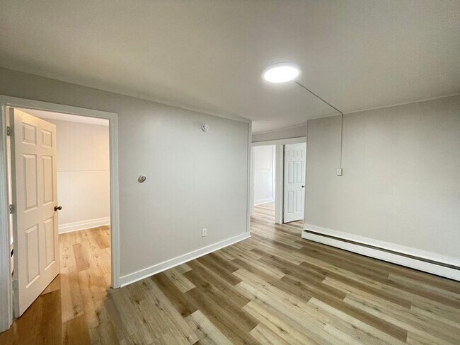 Building Photo - 49 Pennacook St