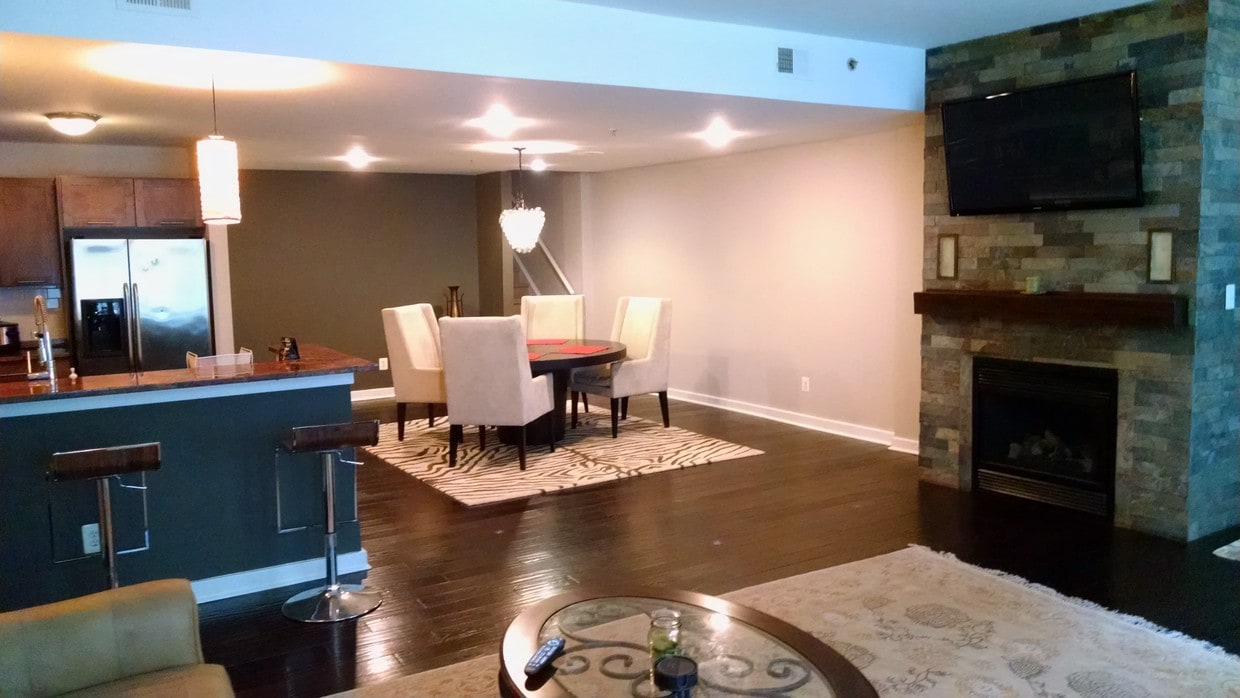 dining room / slate fireplace - 1246 E Montgomery Ave