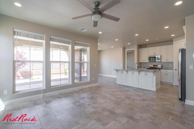 Foto del edificio - Bright and Beautiful 5 Bedroom Townhome in...