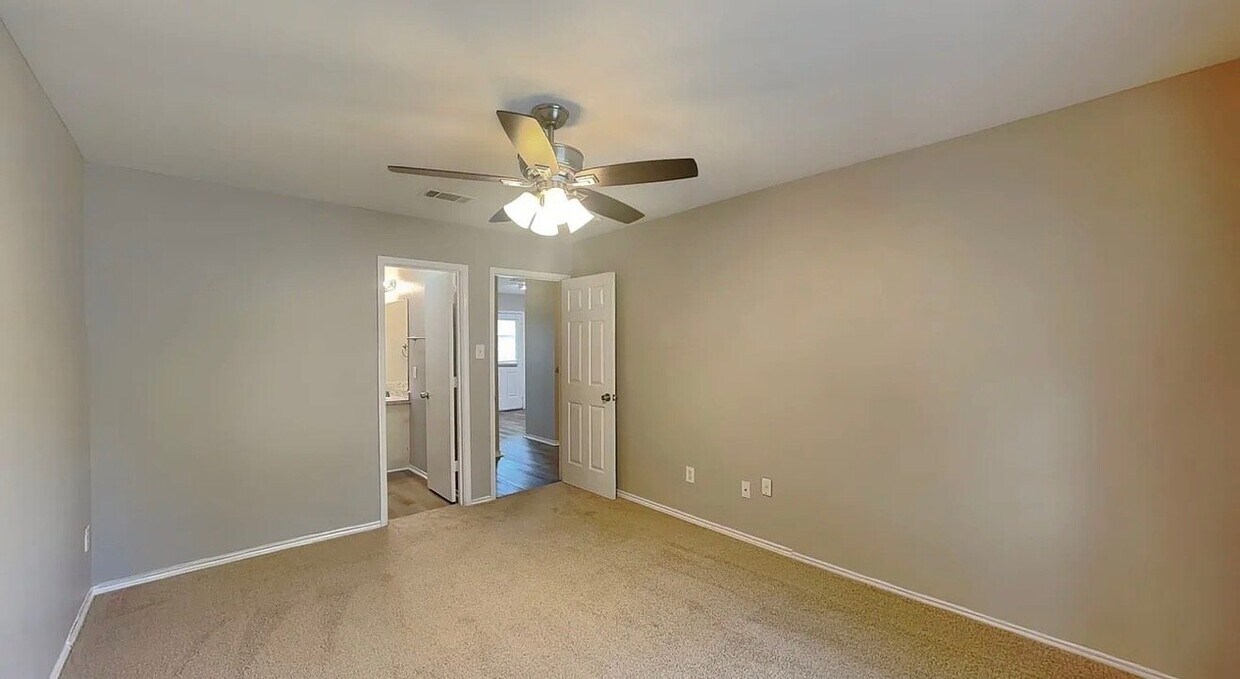 Building Photo - 1320 Cleardale Dr