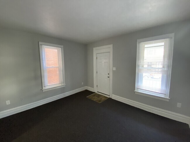 Building Photo - 220 2nd Ave