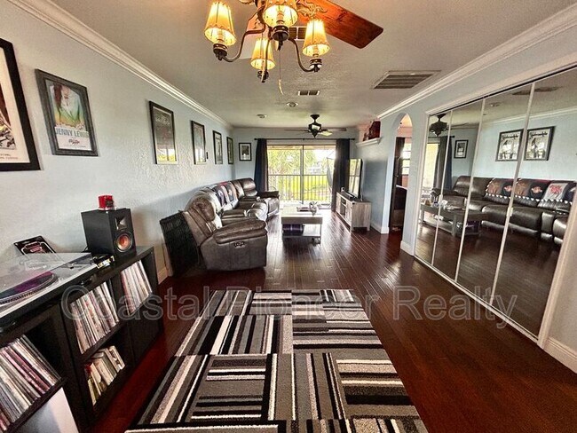 Building Photo - 642 Yardarm Dr