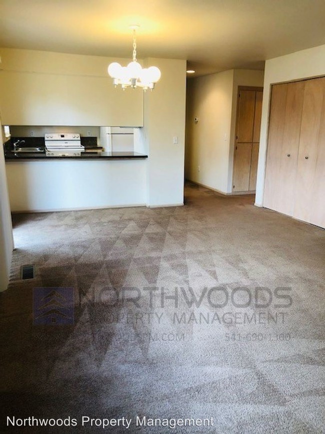 Building Photo - 3 br, 2 bath House - 550 Van Wey #2