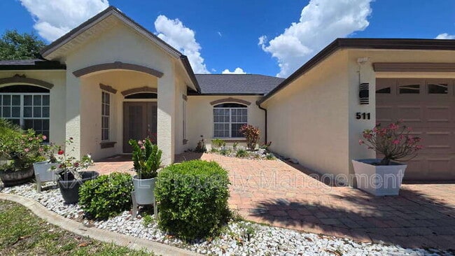 Foto del edificio - 511 SE 25th Terrace