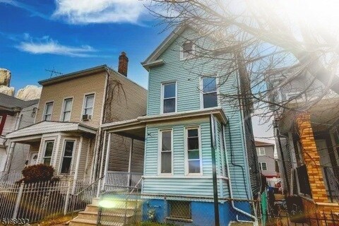 Building Photo - 1079 William St