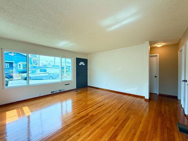 Building Photo - 4534 Muir Ave