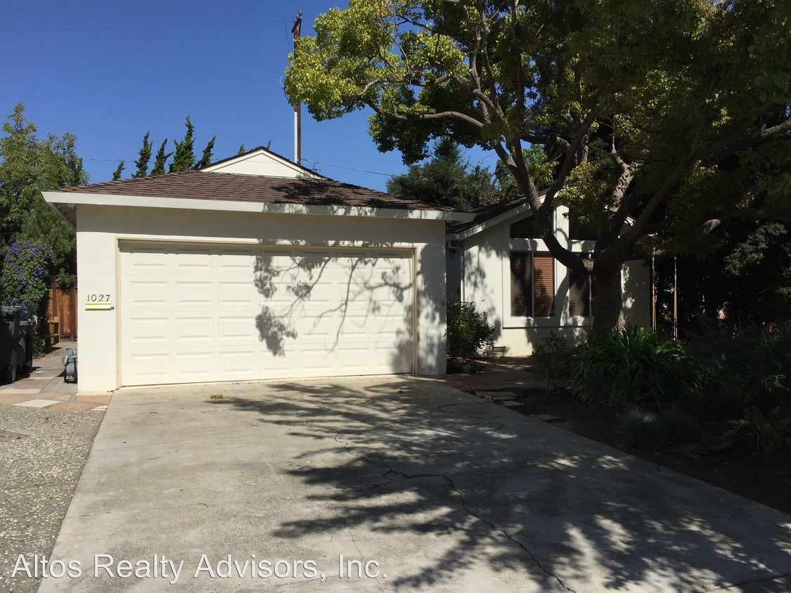 Primary Photo - 1027 W McKinley Ave