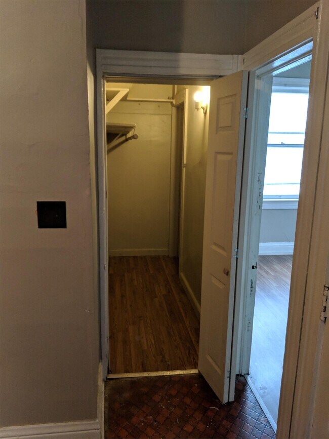 Foto del edificio - 2424 W Greenfield Ave