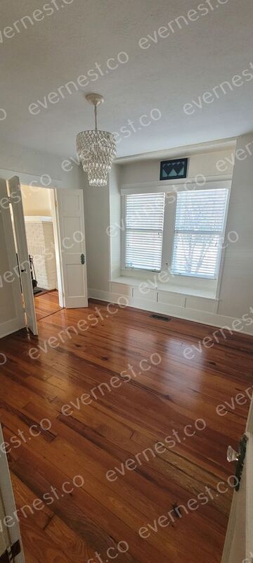 Building Photo - 702 S Bungalow Terrace