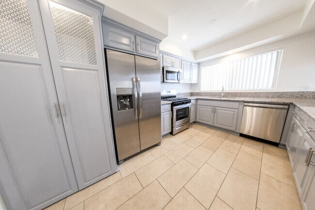 Building Photo - 5522 Thornburn St