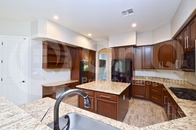 Building Photo - 1601 S Karen Dr