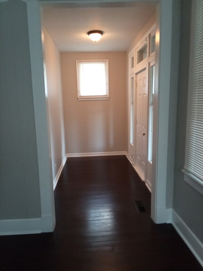 Building Photo - 717 Covert Ave