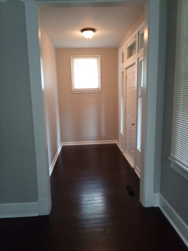 Foto del edificio - 717 Covert Ave