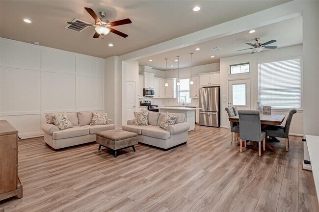 Building Photo - 5542 Sallow Bay Ln