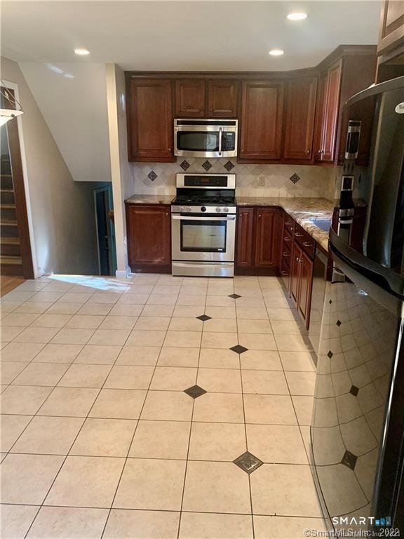 Building Photo - 121 Rockledge Dr
