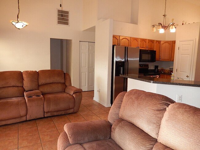 Foto del edificio - 2230 Glen Julia Rd