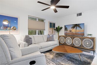 Building Photo - 960 7th St S