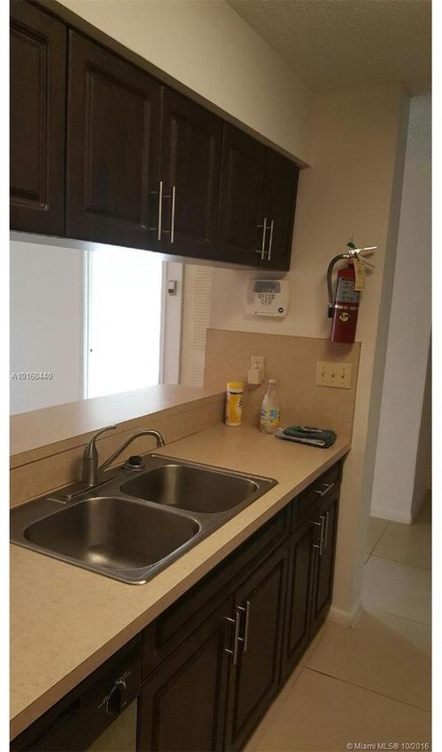 Primary Photo - 2221 S Sherman Cir