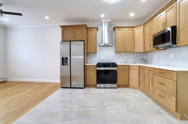 Building Photo - 915 Central Ave