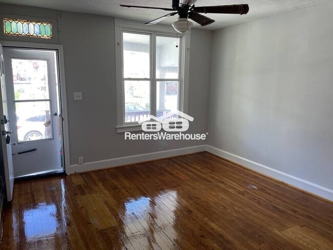 Building Photo - 713 Belgain Ave