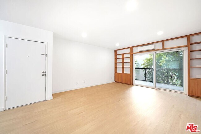 Foto del edificio - 9005 Cynthia St