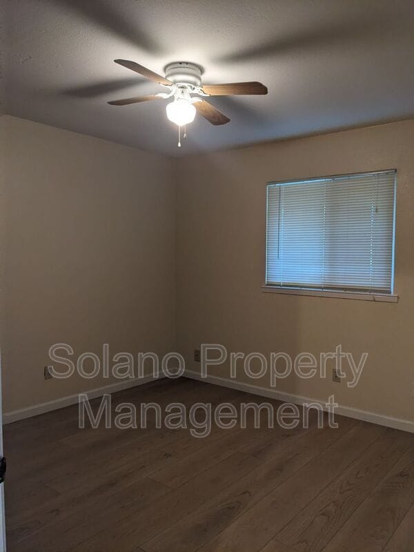 Building Photo - 1028 Illinois St