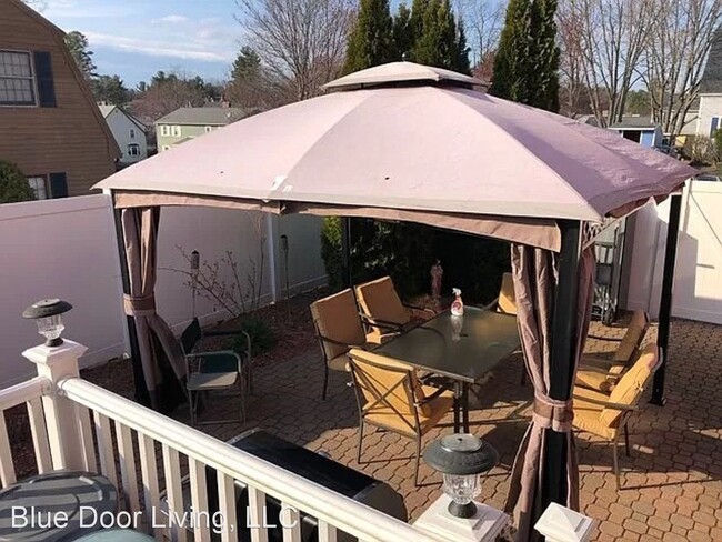 Foto del edificio - 2 br, 3 bath House - 19R Philip Rd