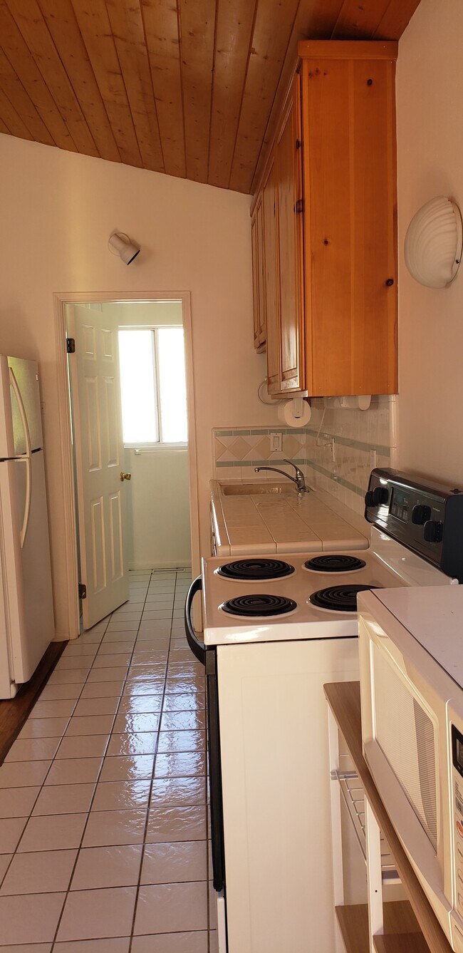 Building Photo - 409 8th St
