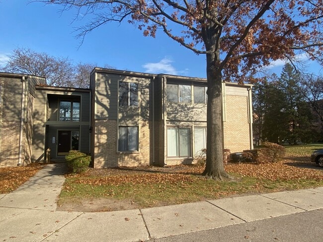 Building Photo - 16150 N Park Dr