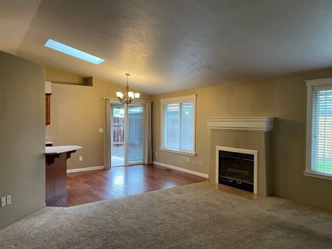 Foto del edificio - Nice 3 Bedroom 2 Bath home in Central Point