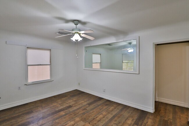 Foto del edificio - 234 S Hobson