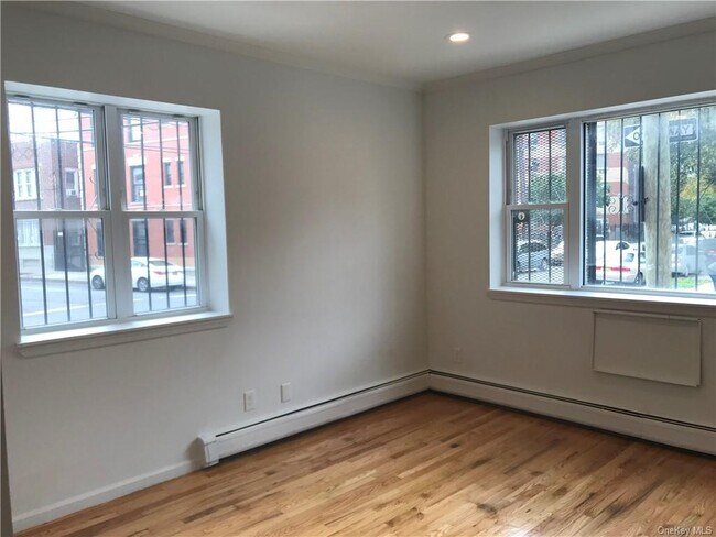 Foto del edificio - 729 E 211th St