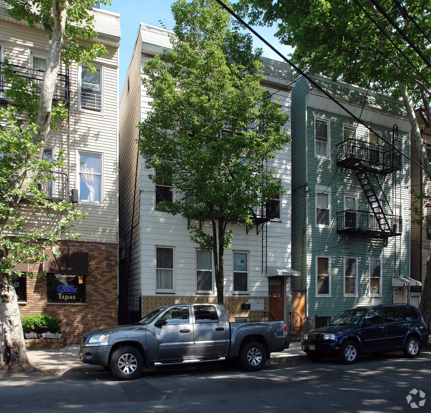 Foto del edificio - 114 Pulaski St