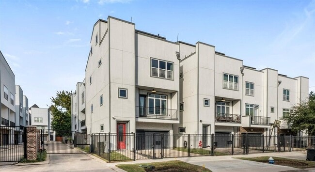 Foto del edificio - 6106 Clarkson Ln