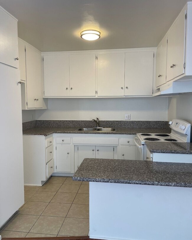 Foto del edificio - Spacious 1 Bedroom located in Canoga Park!...