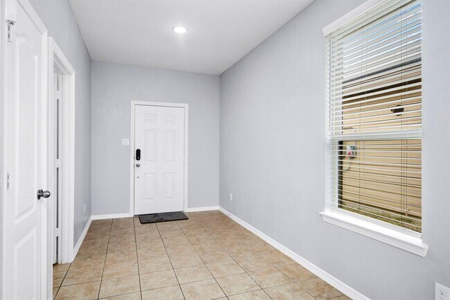 Foto del edificio - 9922 Yanet Grove Ln