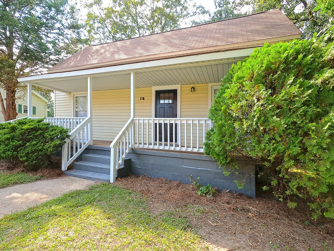 Primary Photo - 12 Sirrine St