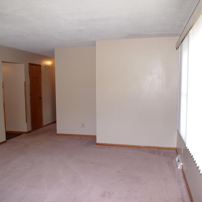 Building Photo - 5251 Hudson Rd