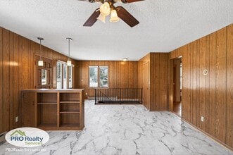 Building Photo - 607 Lake Blvd S