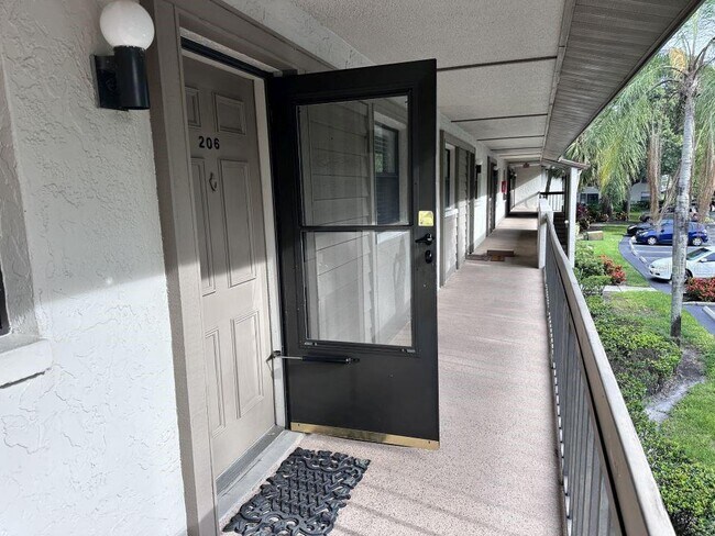 Foto del edificio - 3034 Eastland Blvd
