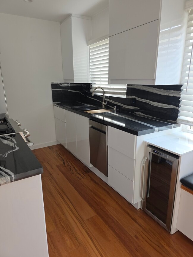 wine cooler - 11355 Washington Pl