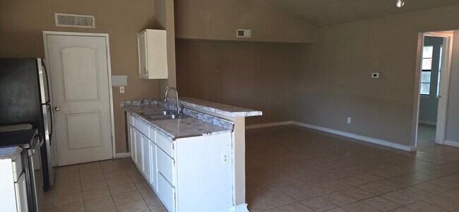 Foto del edificio - 5620 Hollow Pines Dr