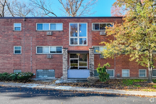 Riverstone Court Apartments - Beechmont Ave - Riverstone Court Apartments - Beechmont Ave