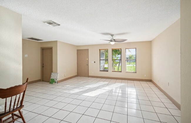 Foto del edificio - 206 SE Santa Barbara Pl