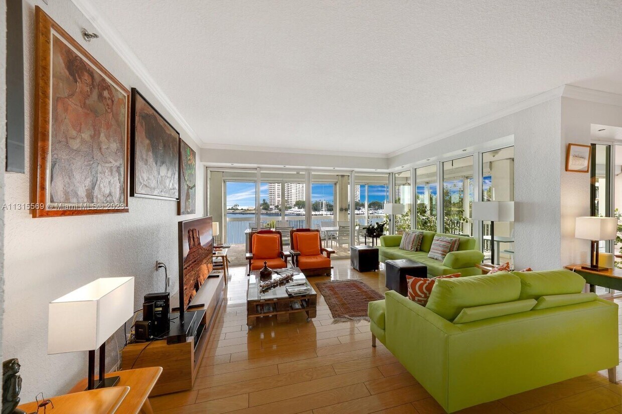 Foto principal - 1690 S Bayshore Ln