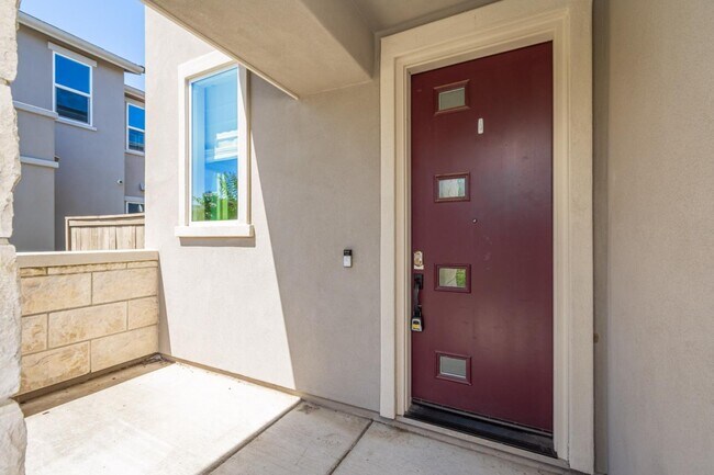 Building Photo - 4455 English Elm St