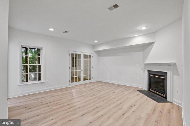 Building Photo - 9988 Cyrandall Dr
